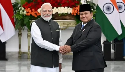 Presiden Prabowo Subianto menyambut Perdana Menteri India Narendra Modi di Istana Merdeka Jakarta.