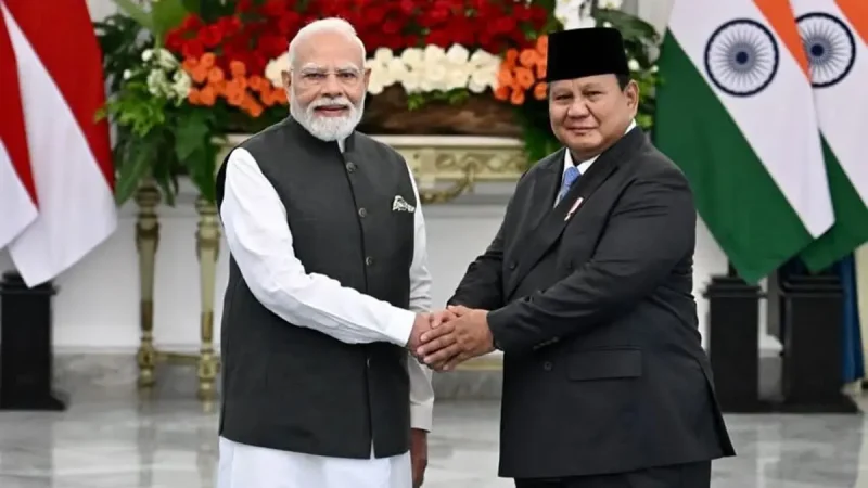 Presiden Prabowo Subianto menyambut Perdana Menteri India Narendra Modi di Istana Merdeka Jakarta.