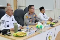 Wakil Wali Kota Sungai Penuh Azhar Hamzah mengikuti Rakor Strategi Penanggulangan Geng Motor Provinsi Jambi secara virtual di Aula Polres Kerinci.