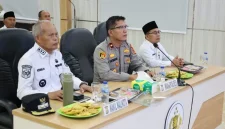 Wakil Wali Kota Sungai Penuh Azhar Hamzah mengikuti Rakor Strategi Penanggulangan Geng Motor Provinsi Jambi secara virtual di Aula Polres Kerinci.