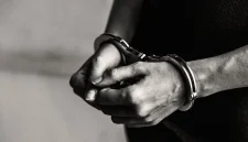 Ilustrasi Tersangka di Borgol / rawpixel.com